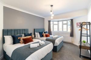 Spacious 6BR London Home Sleeps 18 Near Tube