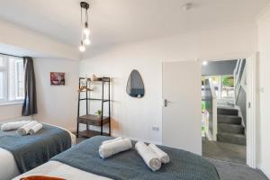 Spacious 6BR London Home Sleeps 18 Near Tube