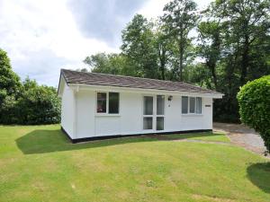 4 Rosecraddoc Lodge Holiday Bungalows