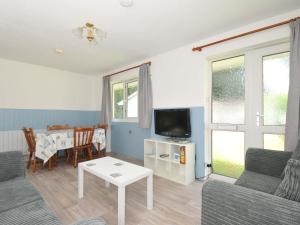 4 Rosecraddoc Lodge Holiday Bungalows