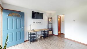 Snap, Set, Stay-Game Day Comfort Near It All - Ubytování bez kategorie ve městě Canton