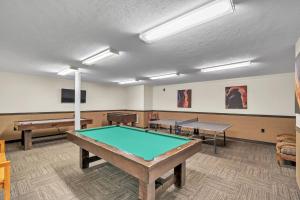 King Suite | 4 Guest | Great Views | Kitchenette