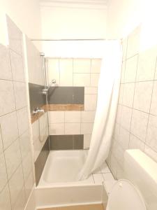 Stylish 1-Bedroom Apartment for Rent - Central Essen Location