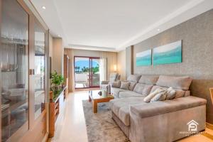 Noray Bright Beachfront 3BR - Terrace, Prime Spot