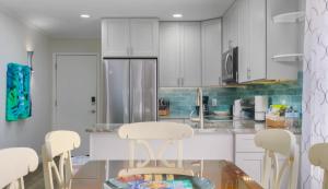 Blue Lagoon - 1st Floor Lagoon Tennis Villa!