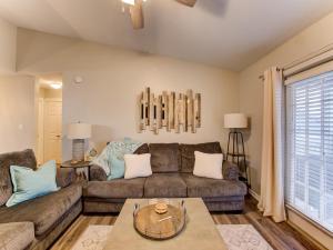 Full Condo w Pool & Gym, Sleeps 4