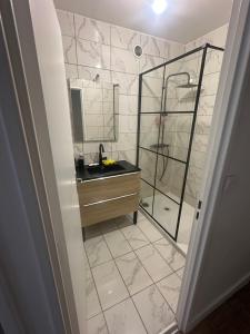 B&B / Chambres d'hotes Chambre Privee Colocation Femme : photos des chambres