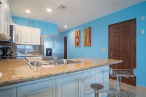 Happy-N-The-Sun 2 BR Oceanfront
