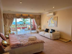 Luxurious Villa 6 Min from Beach with Sea Views