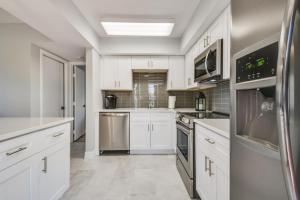 Modern 3-Bedroom Townhouse in Isla Del Sol