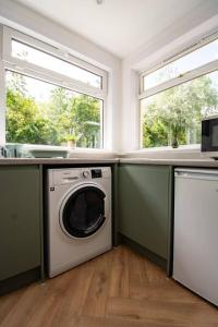 Modern apartment - sleeps 4