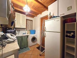 Maisons de vacances Belle maison Mas Grenier - 14 personnes - 11 lits - Piscine privee - Grand jardin - Jeux enfants - Parking gratuit sur place : photos des chambres