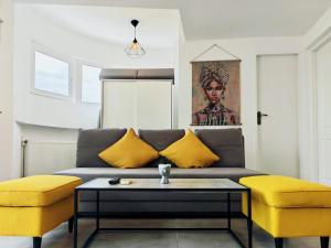 Old Town Sky View - Pumo Properties