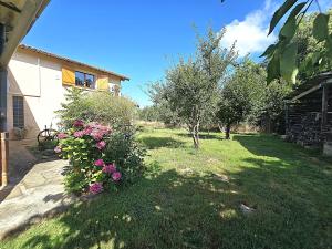 Maisons de vacances Belle maison Mas Grenier - 14 personnes - 11 lits - Piscine privee - Grand jardin - Jeux enfants - Parking gratuit sur place : photos des chambres