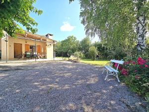 Maisons de vacances Belle maison Mas Grenier - 14 personnes - 11 lits - Piscine privee - Grand jardin - Jeux enfants - Parking gratuit sur place : photos des chambres