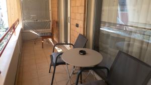 Green Studio Apartment