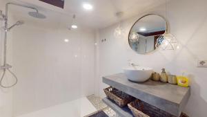 Historic Center Albizuri Residence, Bright, Spacious 3BR Apartment Ideal for Groups