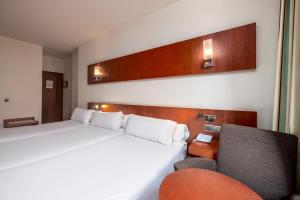 Double or Twin Room with Extra Bed (3 Adults) room in Senator Huelva