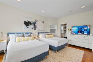 Spacious DC Retreat Two Units 4BR & 5BA #DCottage