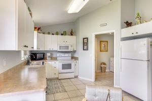 5 Mi to Sebring Intl Raceway Canal-View Retreat!