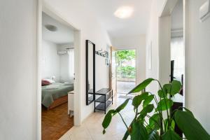 Rosemary apartment-cosy and peaceful spot with private parking