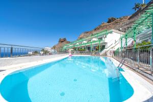 Los Veleros Apartments