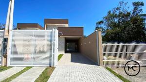 Casa com piscina, próxima a praia para suas férias