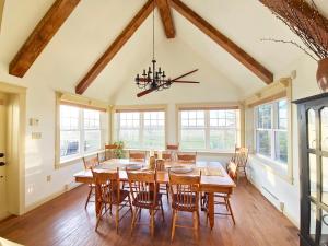 Charming Island Getaway