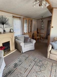 Caravan - Sleeps 6 - Pets Ok - Parking