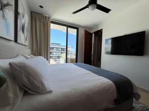 Brand New on 5th Av The vibrant hearth of the city