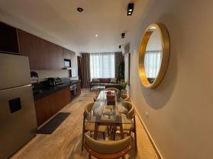 Brand New on 5th Av The vibrant hearth of the city