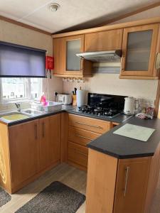 Golden Sunset 2 Bedroom Caravan Pets stay Free