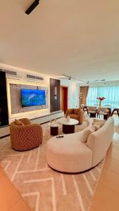 Lux 4BR & S Full view of Oran Bay and port