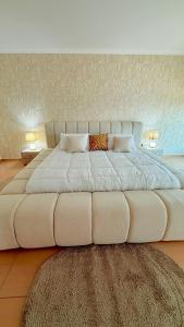 Lux 4BR & S Full view of Oran Bay and port