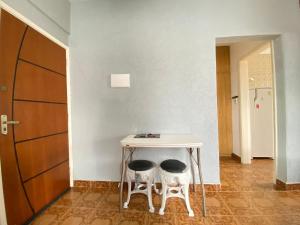 Apto Tupi a 50m do mar – ótima localização