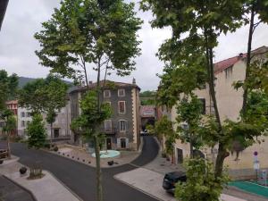 Au coeur de Chalabre, bastide médiévale, près du lac de Montbel