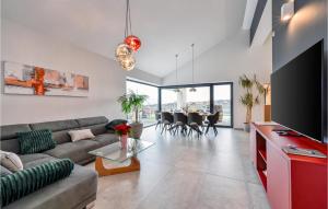 Cozy Home In Dugo Selo With Sauna 