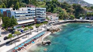 Hotel New York - Distanza fisica nelle aree di ristorazione, Valona