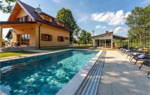 Awesome Home In Licko Cerje With Wifi