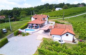 Beautiful Home In Popovaca With Kitchen