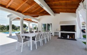 Awesome Home In Sestanovac