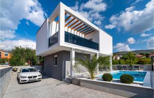 2 Bedroom Lovely Apartment In Obrovac 