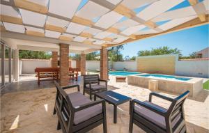 Cozy Home In Radosinovci With Kitchen