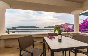 1 Bedroom Gorgeous Apartment In Molunat