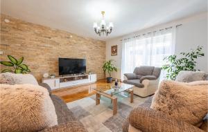 3 Bedroom Stunning Apartment In Gracac