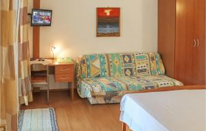 Beautiful Apartment In Podgora