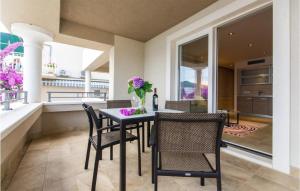 1 Bedroom Stunning Apartment In Molunat