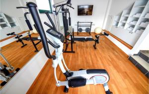 7 Bedroom Cozy Home In Vir