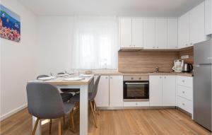 Amazing Apartment In Zadar With Wifi 