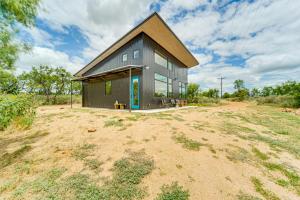 20-Acre Property with Trail Hill Country Hideaway! - 3hvězdičkové hotely ve městě Llano